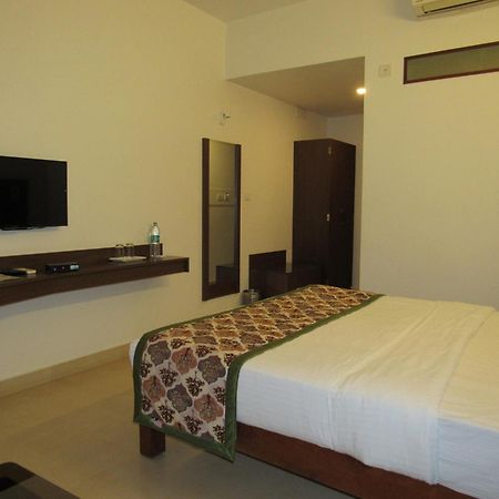 Palguni Residency Hotel ฮาสซัน ภายนอก รูปภาพ