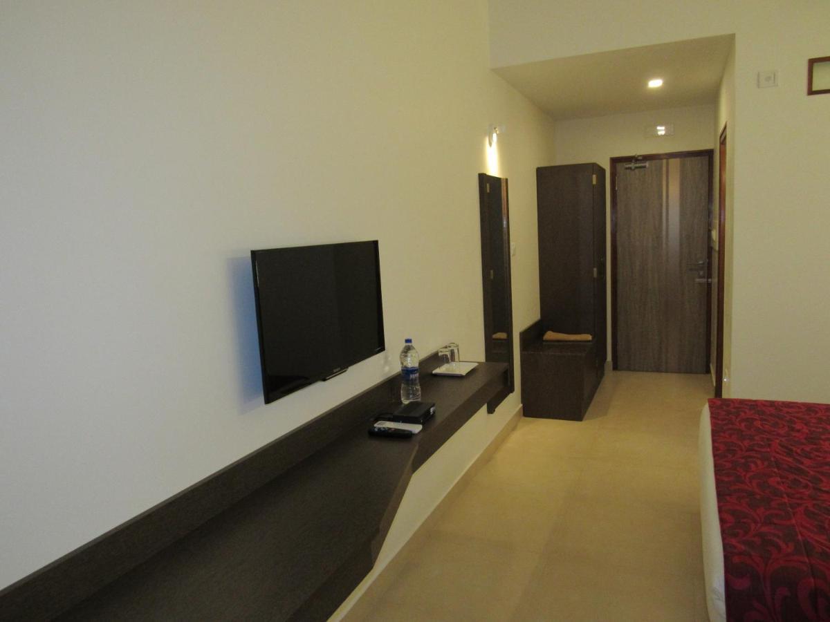 Palguni Residency Hotel ฮาสซัน ภายนอก รูปภาพ