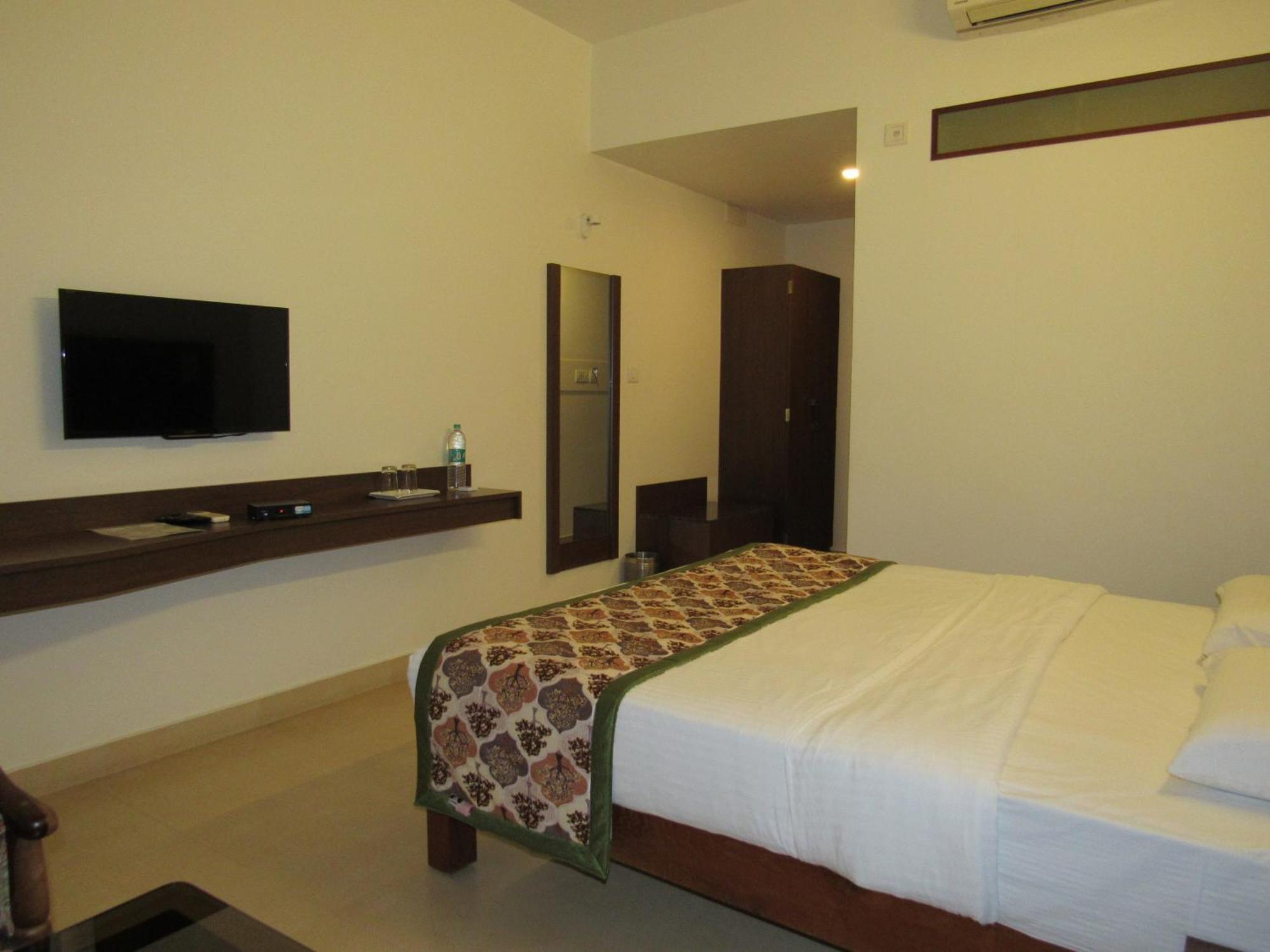 Palguni Residency Hotel ฮาสซัน ภายนอก รูปภาพ