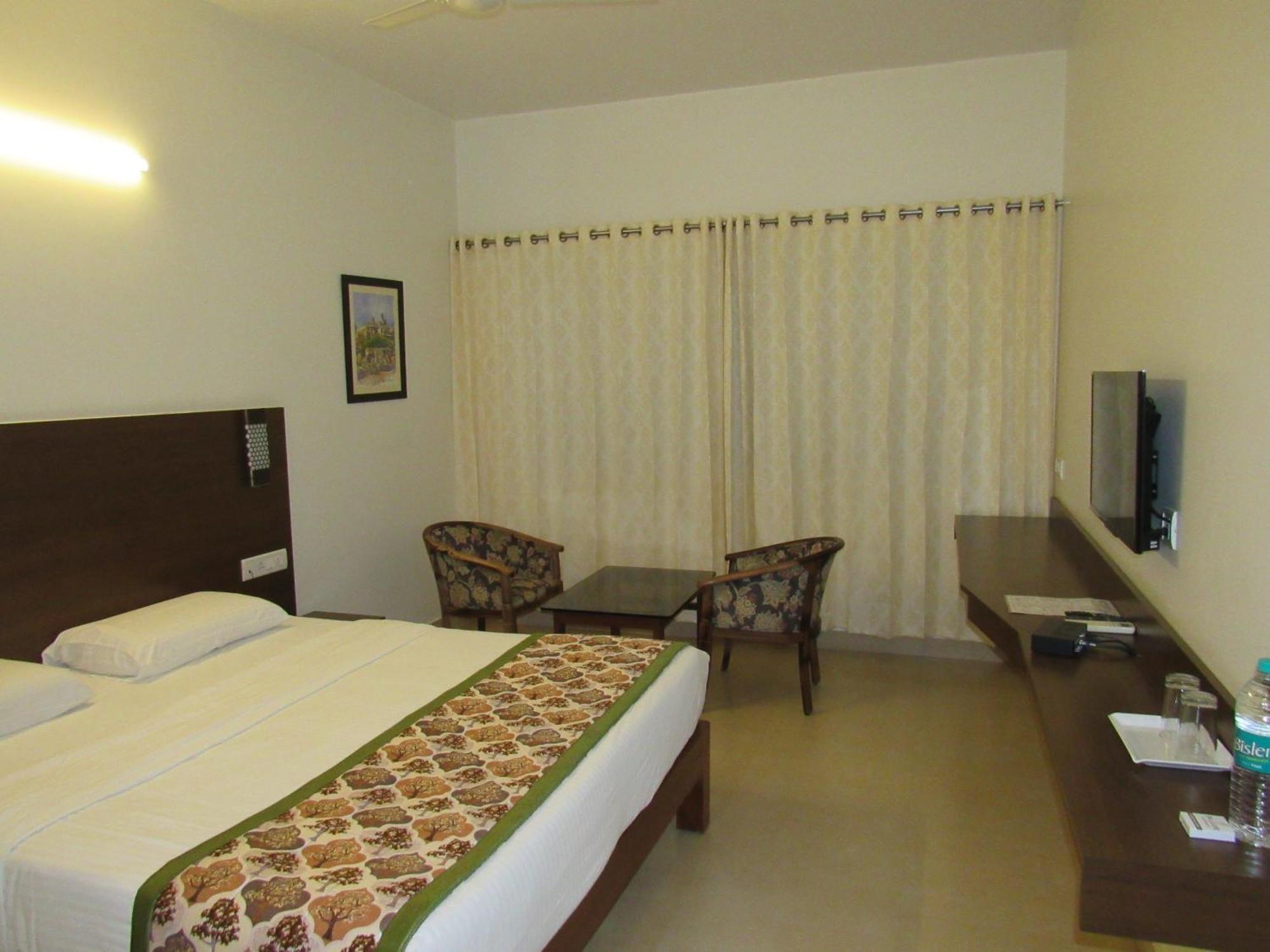 Palguni Residency Hotel ฮาสซัน ภายนอก รูปภาพ